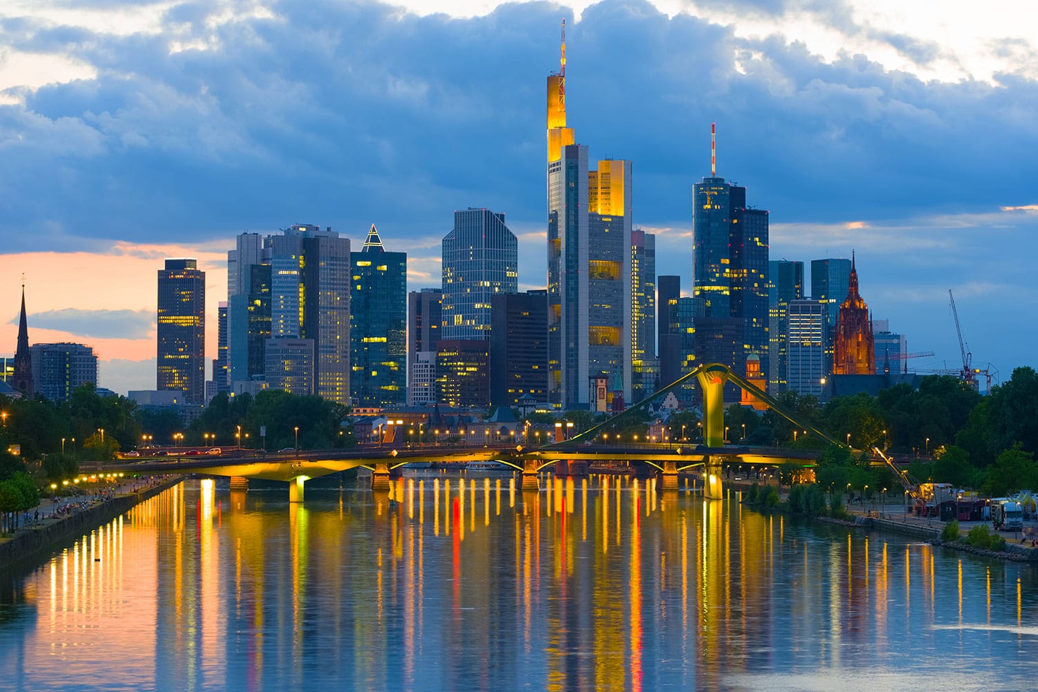 European VC Fundraising: Mega-Funds Thrive Amidst Downturn